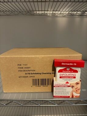 #29 24 PACKS OF 15 EXFOLATING FACIAL CLEANSING WIPES